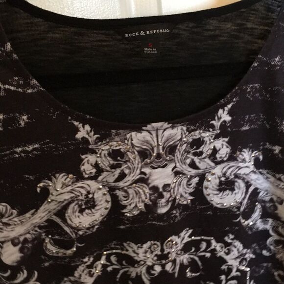 Rock & Republic t-shirt skulls studs Small Goth - Picture 14 of 16